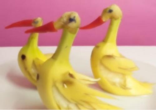 cắt tỉa trái chuối hình con vịt